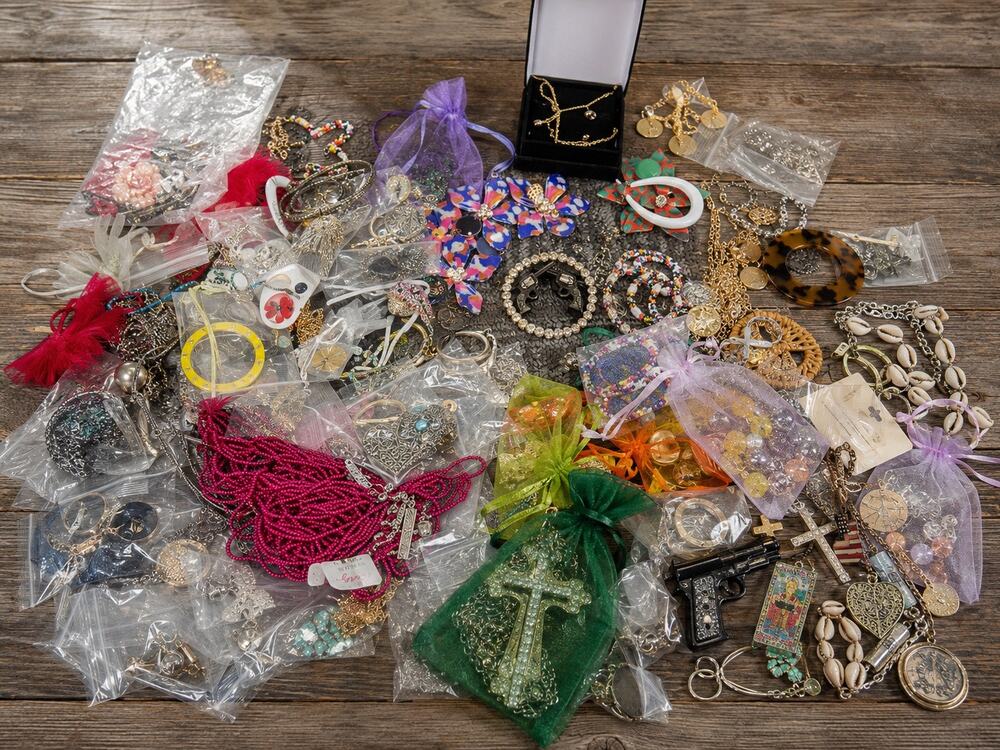 2 lb Mystery Jewelry Lot Mixed Costume Jewelry for Resale Crafts Repair Wearable